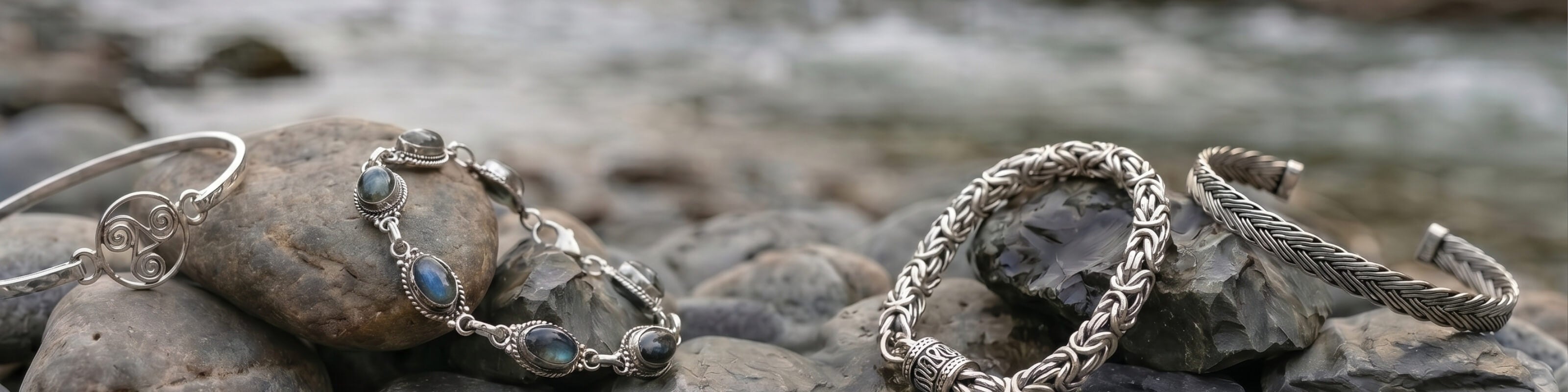 Silberner Armschmuck in vielfältigen Designs – Drachensilber