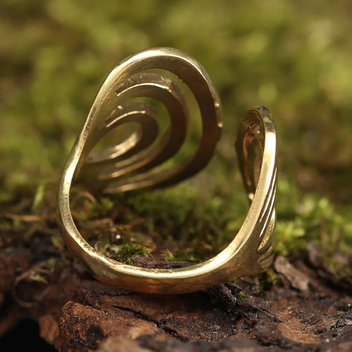 Design Schmuck Ring Messing Spirale Zeitlos und Elegant