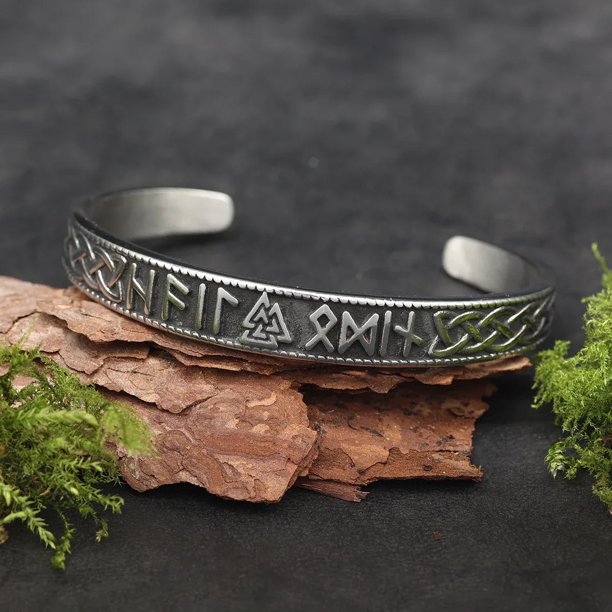 Runen Armreif Edelstahl Wikinger älteres Futhark