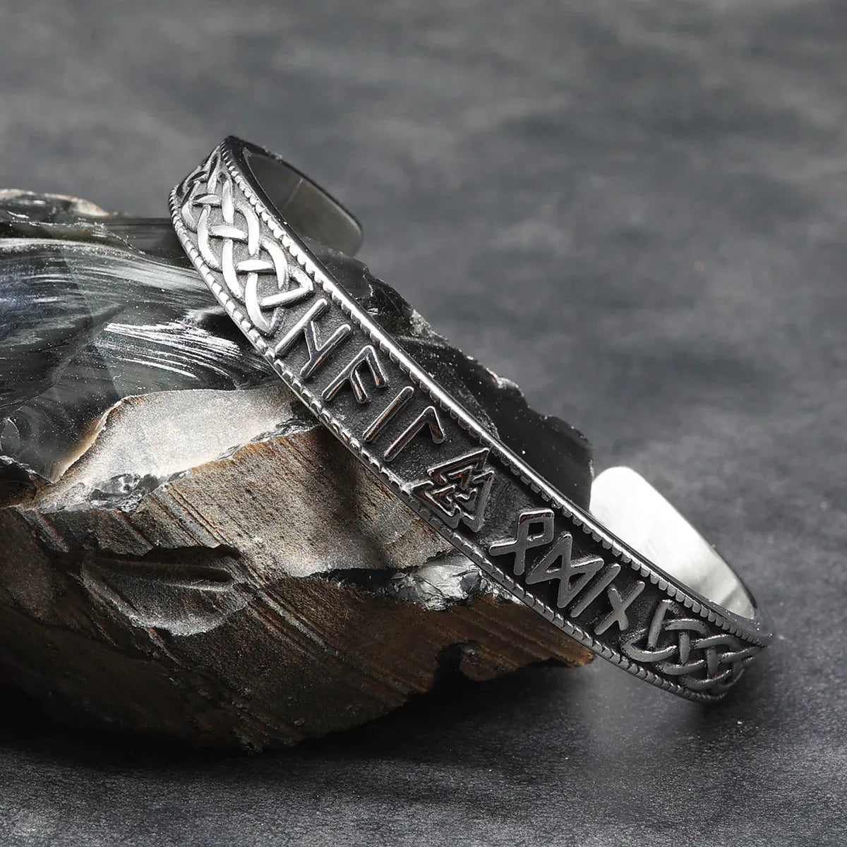 Edelstahl Armreif Runen Armschmuck massiv