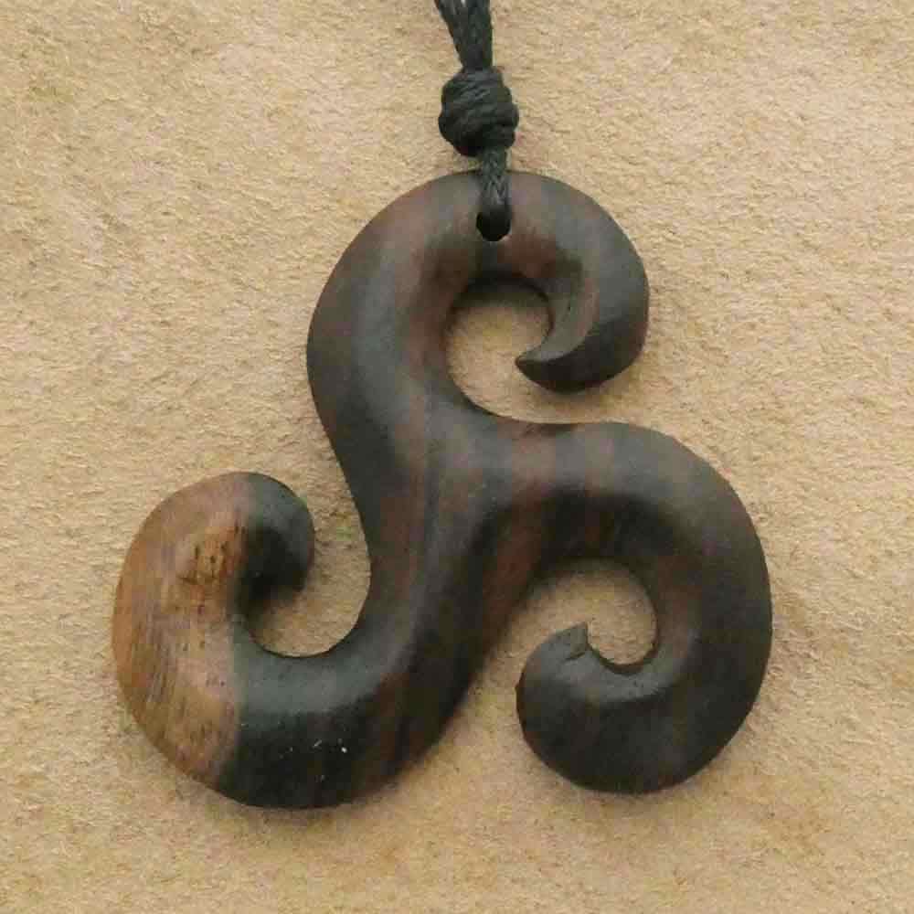 Triskel Holzschmuck Anhänger Keltisch