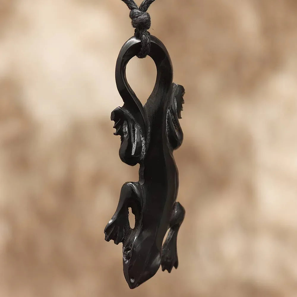 Gecko Kette Anhänger geschnitzt aus Horn Echse Schmuck Handarbeit