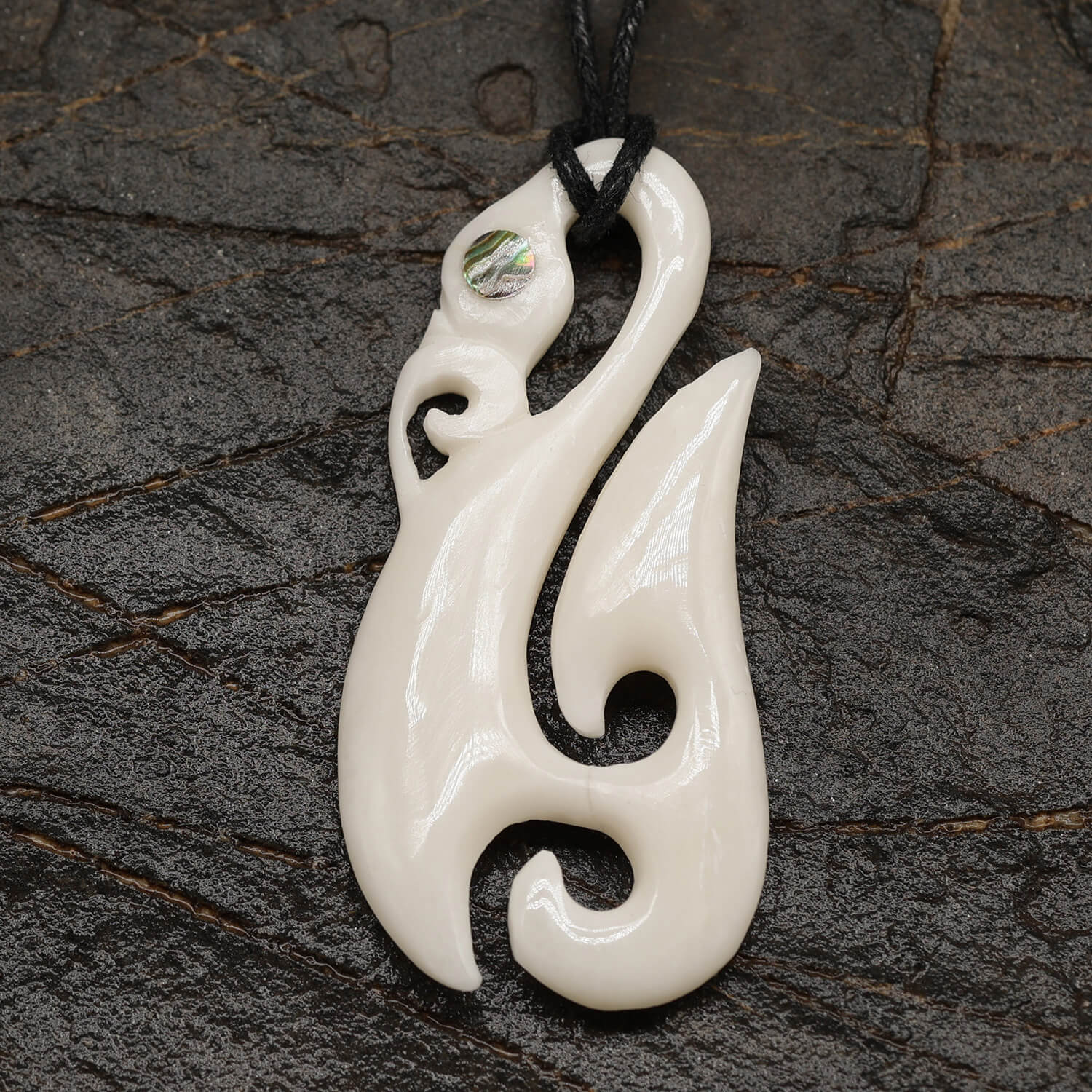 Maori Halskette Kettenanhänger Knochen mit Perlmutt Kunst Handwerk