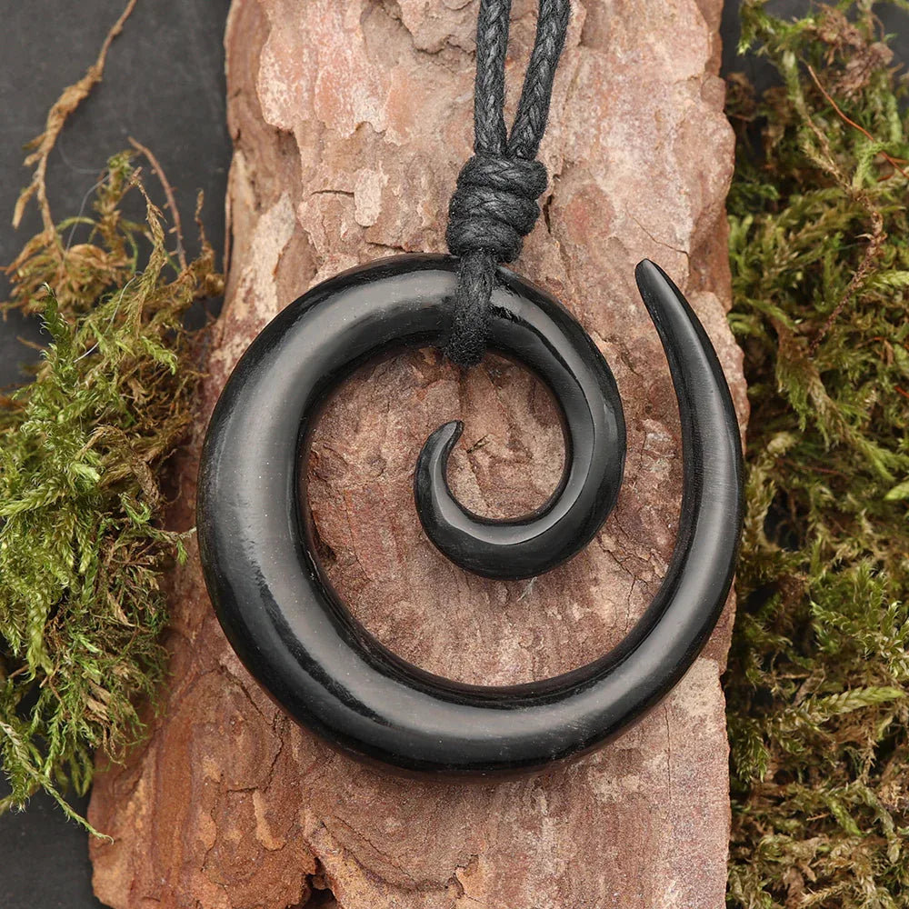 Spirale Horn Schmuck Kette schwarzes Büffelhorn Handarbeit fair gehandelt