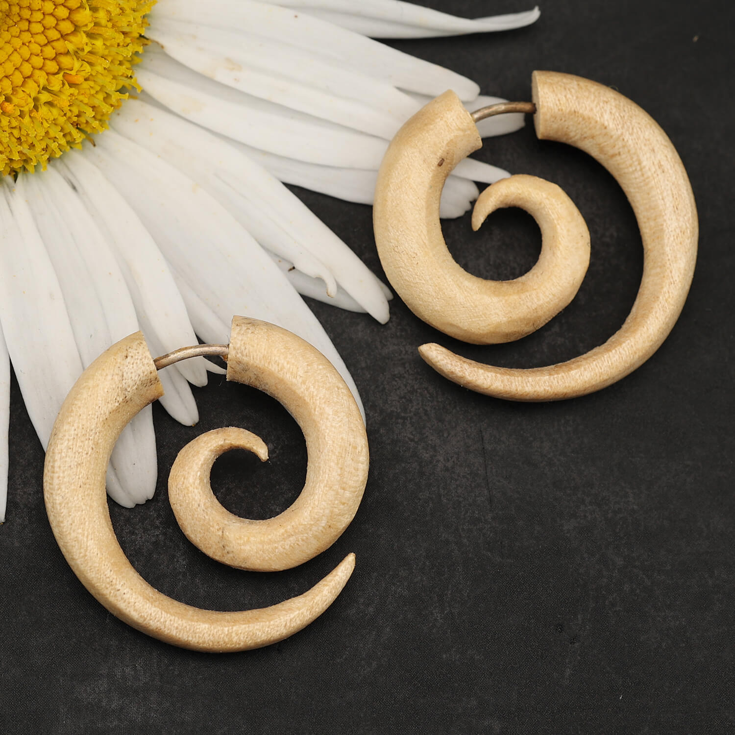 Spirale Holz Ohrschmuck Fake Piercing weißes Holz (Paar)