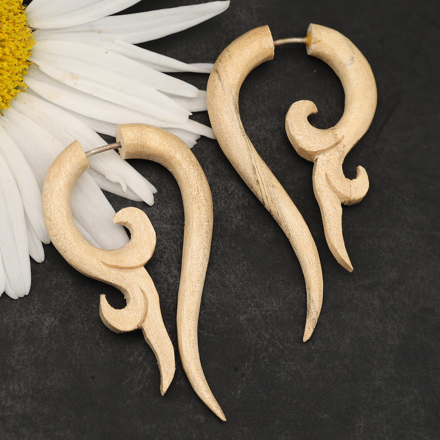 Matau Holzschmuck Ohrschmuck Fake Piercing weißes Holz (Paar)