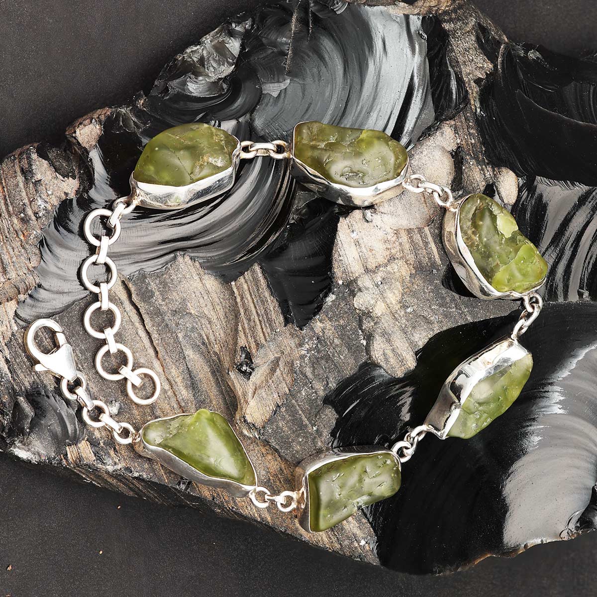 Peridot Edelsteine Armband edel verarbeitet außergewöhnlich