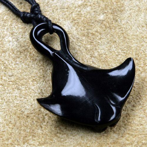 Manta Schmuck Anhänger Kette Horn