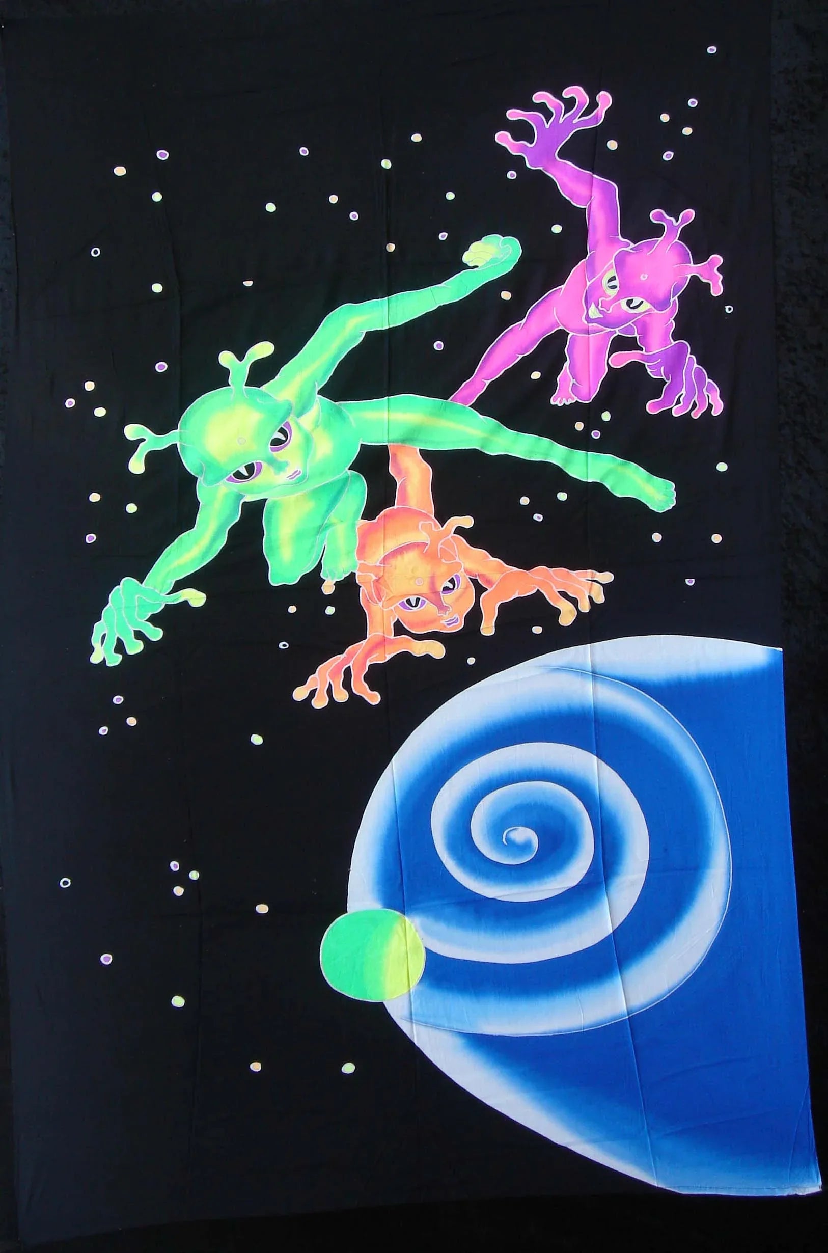 Blacklight cloth Aliens in space