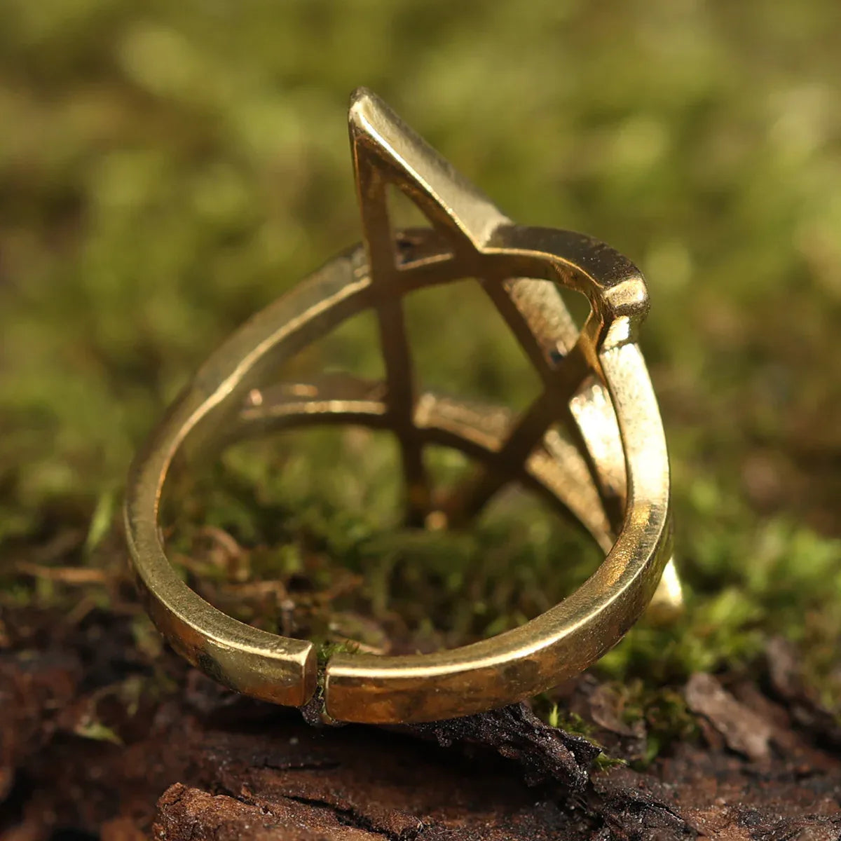 Design Schmuck Ring Messing Pentagramm Zeitlos und Elegant