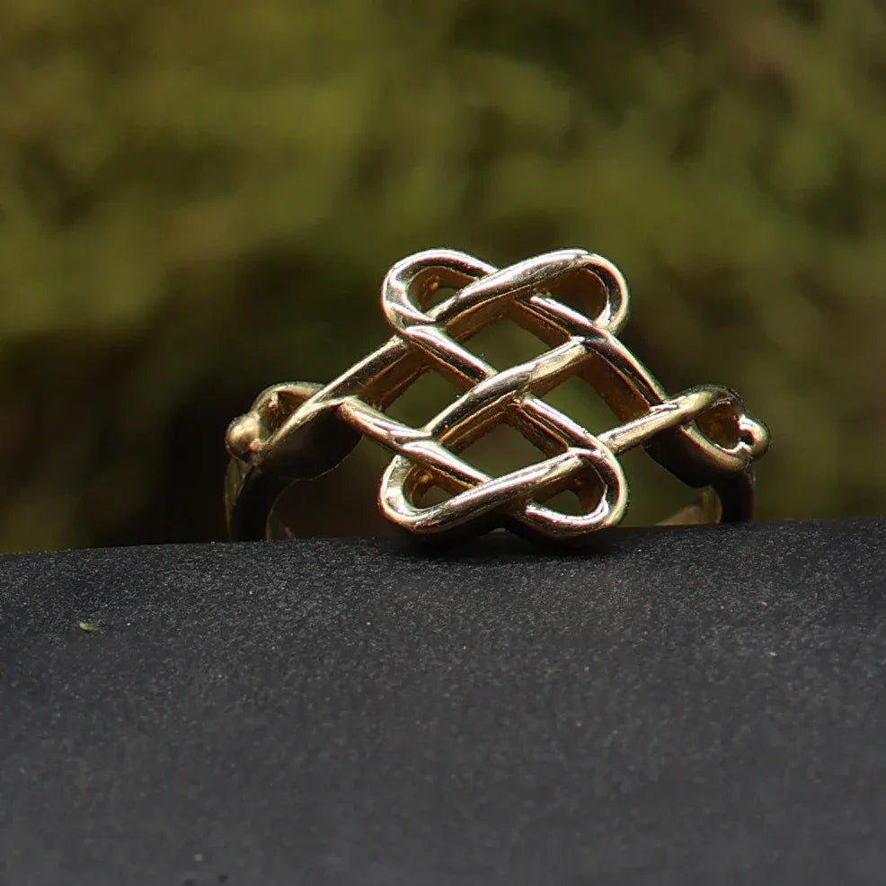 Zarter Kelten Ring Messing Zeitloser Schmuck