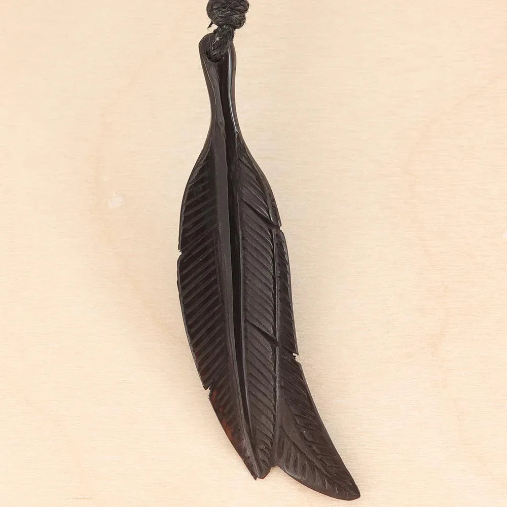 Feder Schmuck Kette aus Horn Handarbeit fair gehandelt 
