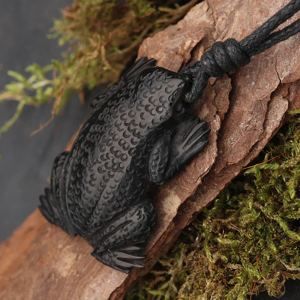 Frosch Anhänger Horn Handarbeit Halskette fair gehandelt