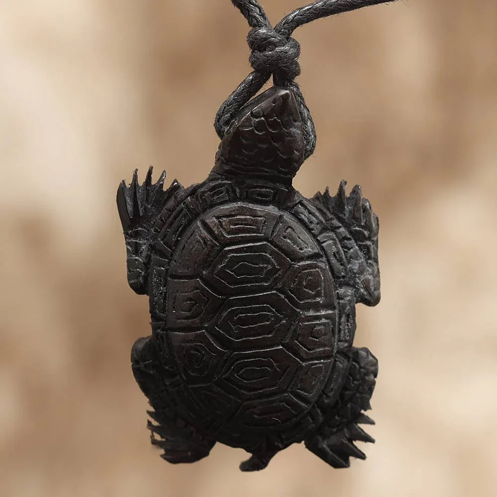 Schildkröte Kette Anhänger geschnitzt aus Horn Handarbeit fair gehandelt