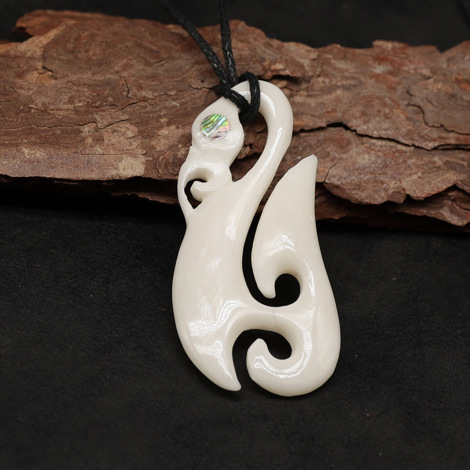 Maori Halskette Kettenanhänger Knochen mit Perlmutt Kunst Handwerk