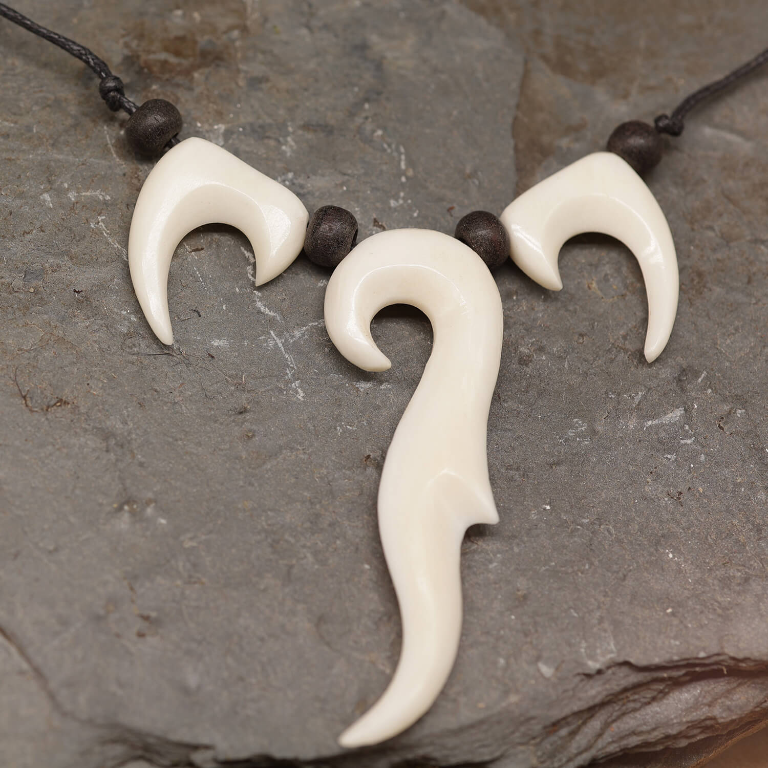 Bona Dea Knochen Collier
