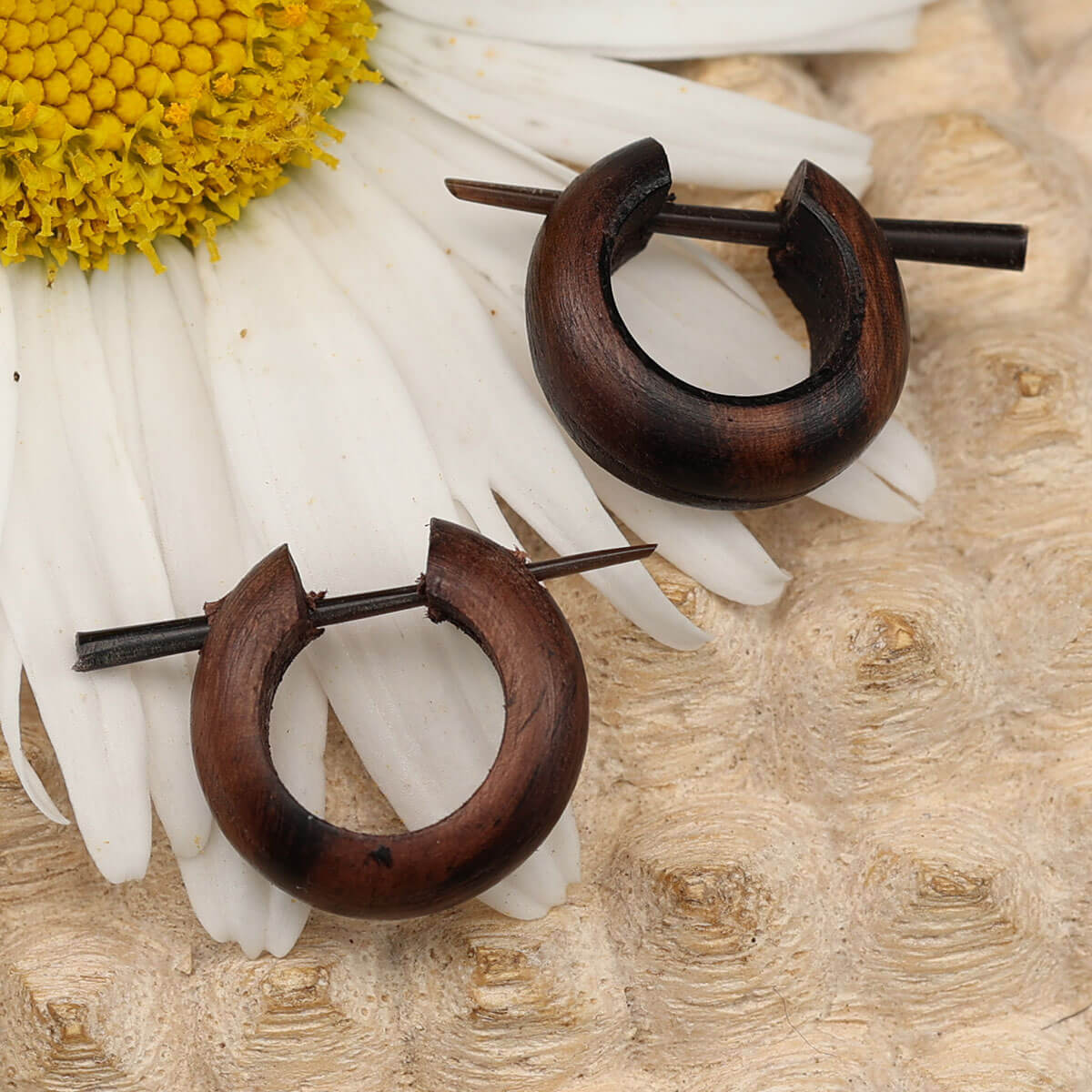 Holzcreole klein 1,5cm Ohrring  Holzschmuck geschnitzt (Paar)