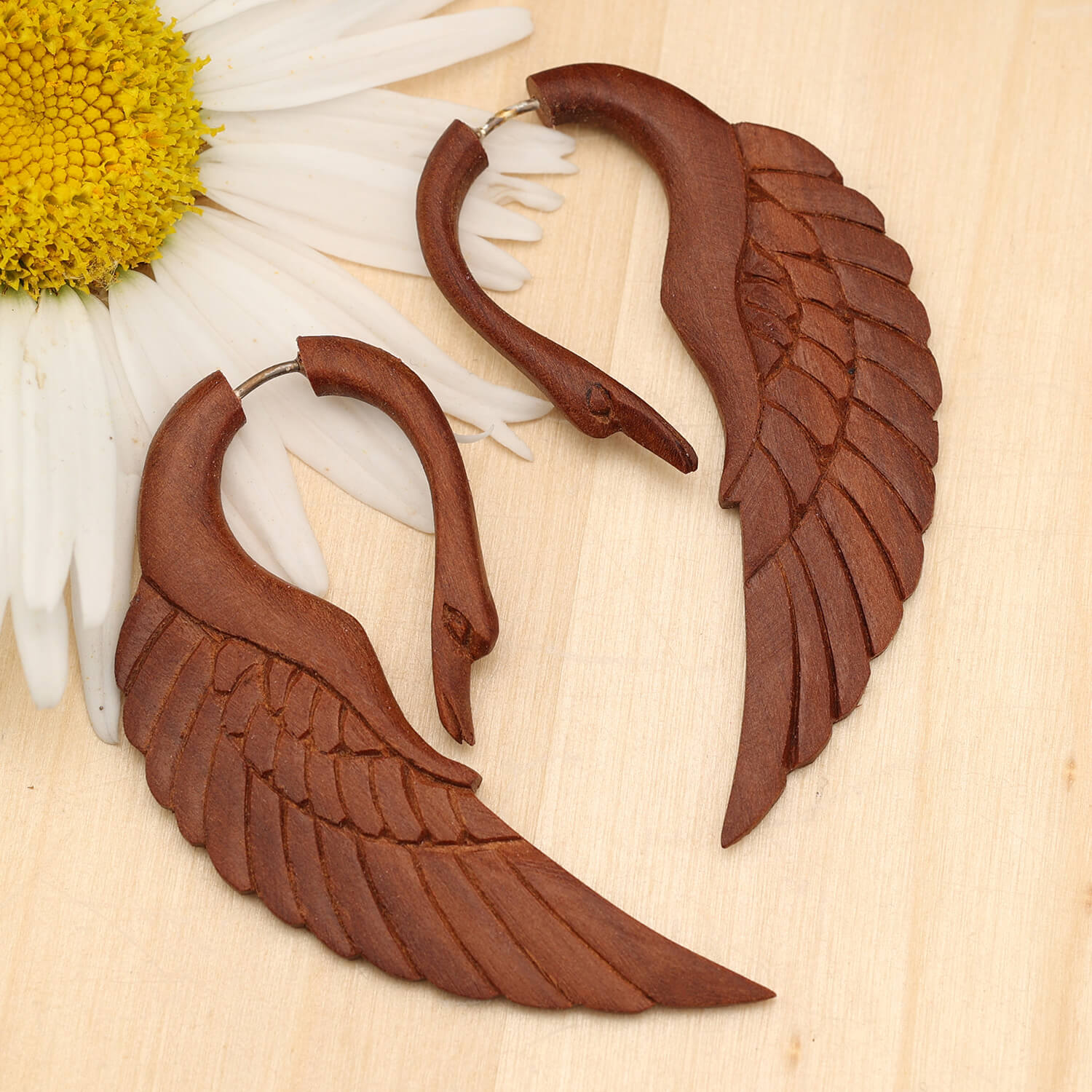 Schwan Holz Ohrschmuck Fake Piercing rotes Holz (Paar)