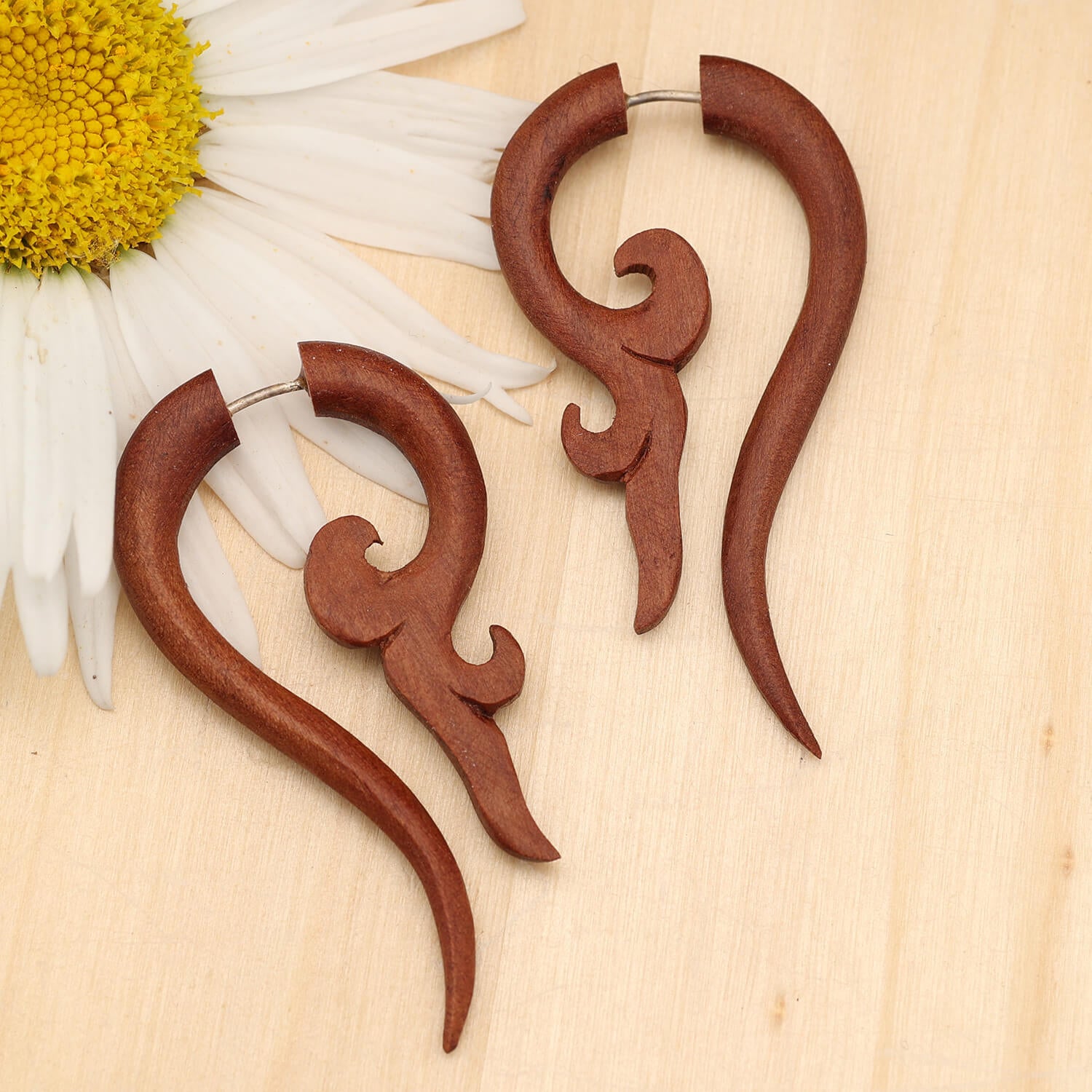 Matau Holzohrring Ohrschmuck Fake Piercing rotes Holz (Paar)