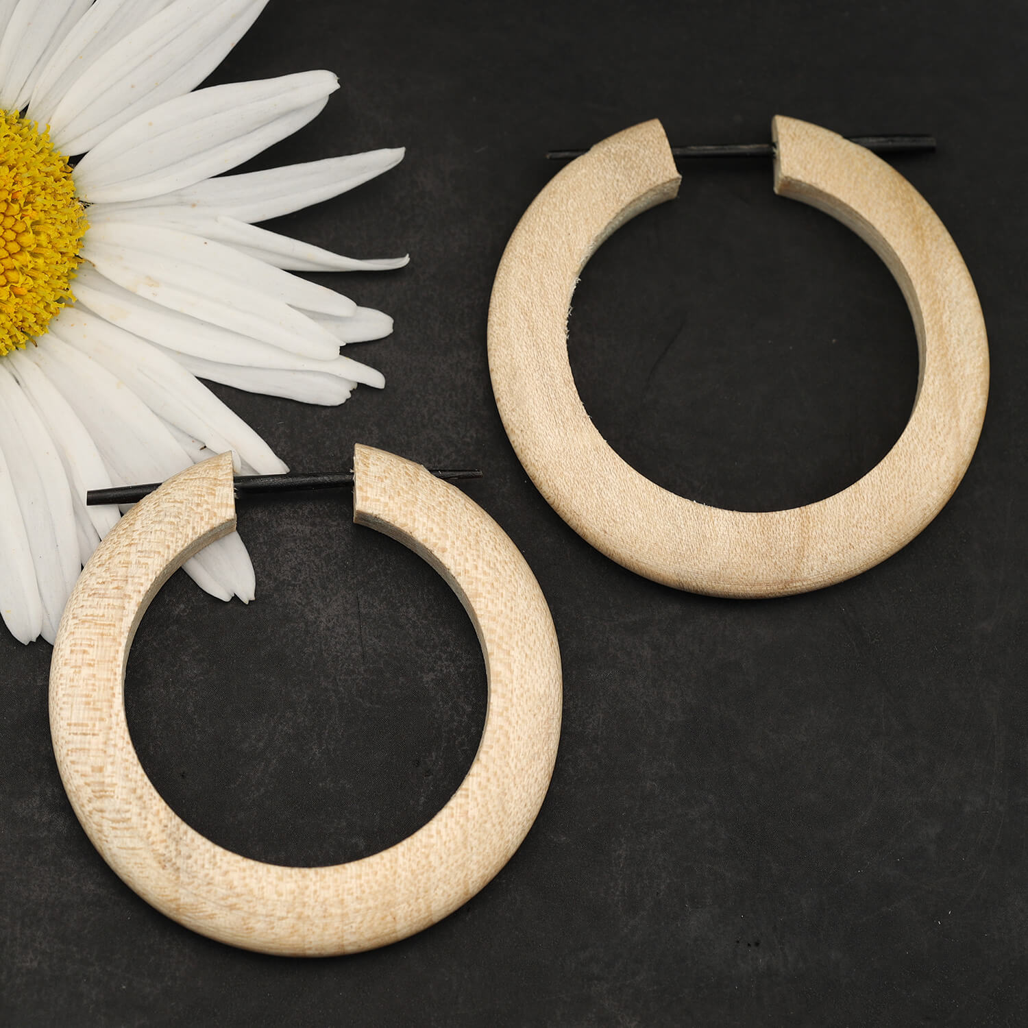 Holz Ohrring schlichte große Creole weißer Ohrschmuck (Paar)