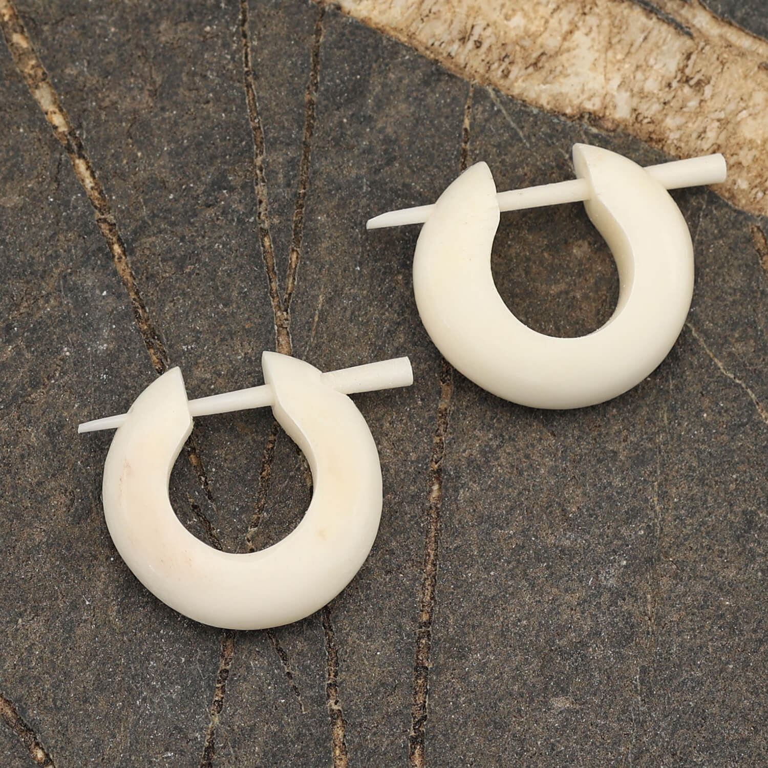 Creole Ohrschmuck aus Knochen geschnitzt (Paar)