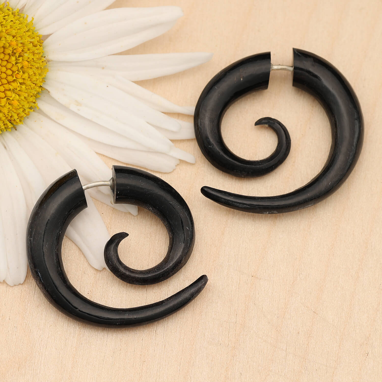 Fake Piercing Spirale M Horn Ohrschmuck (Paar)