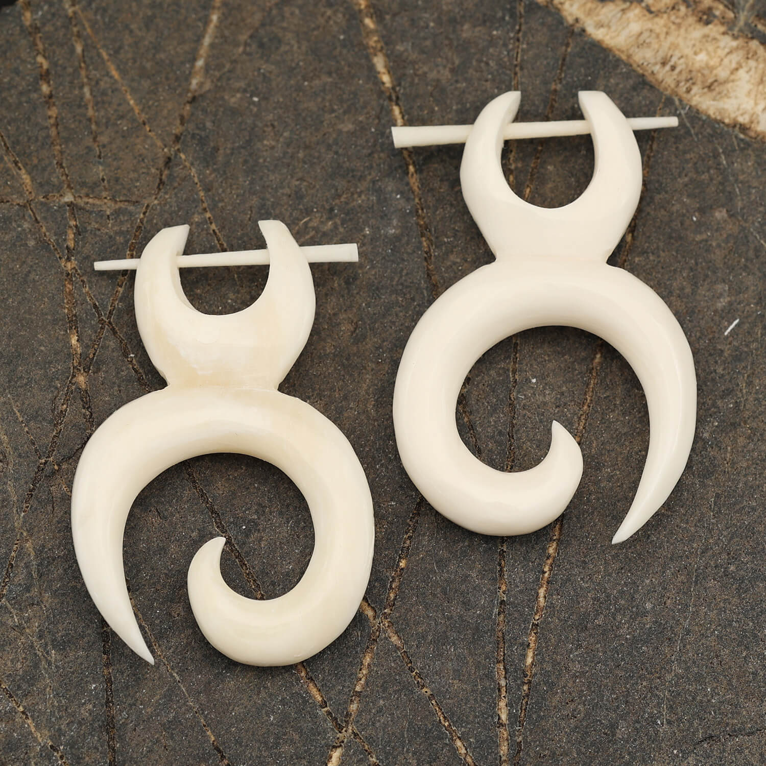 Spirale Ohrschmuck Hänger aus  Knochen (Paar)