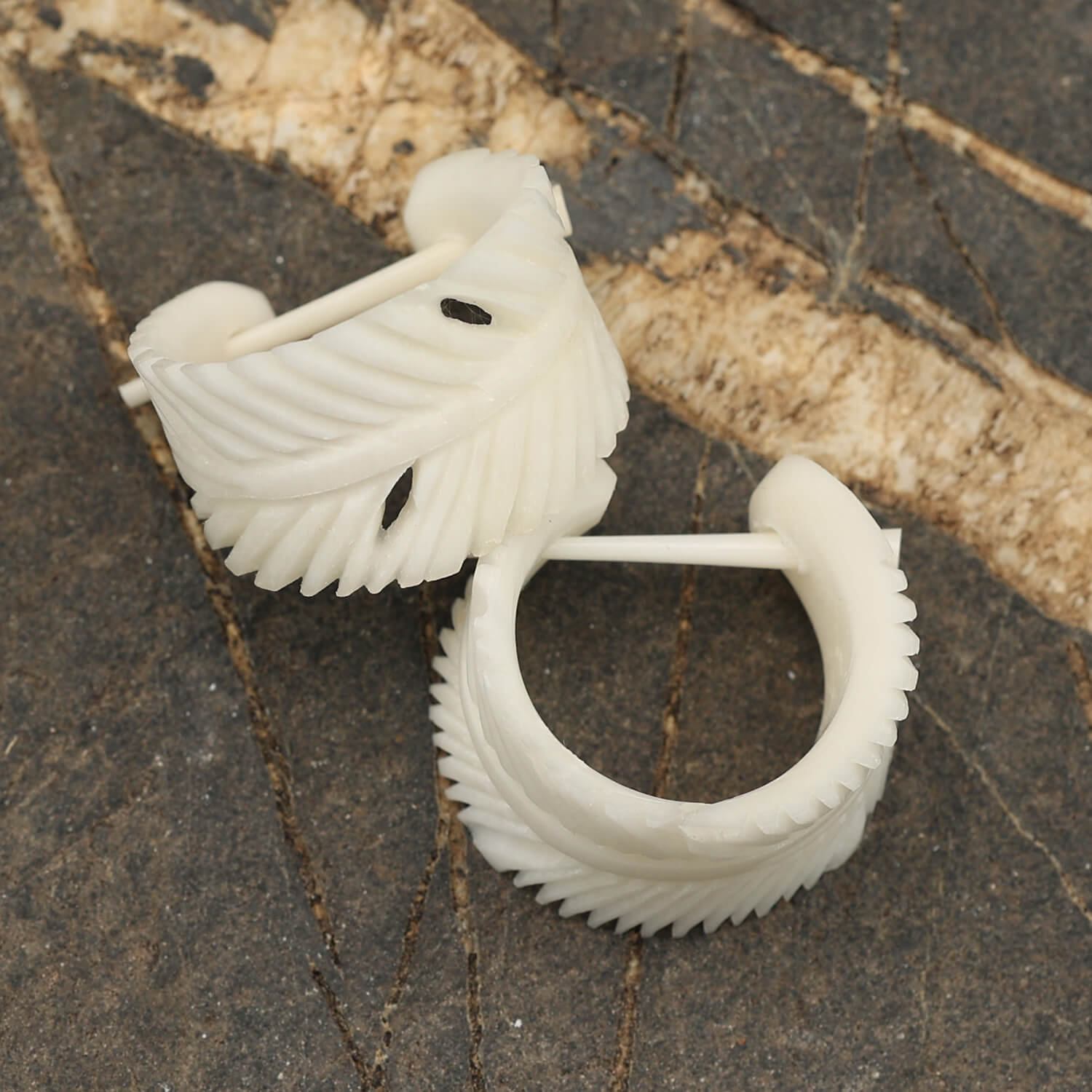 Creole Feder aus Knochen Ohrschmuck (Paar)