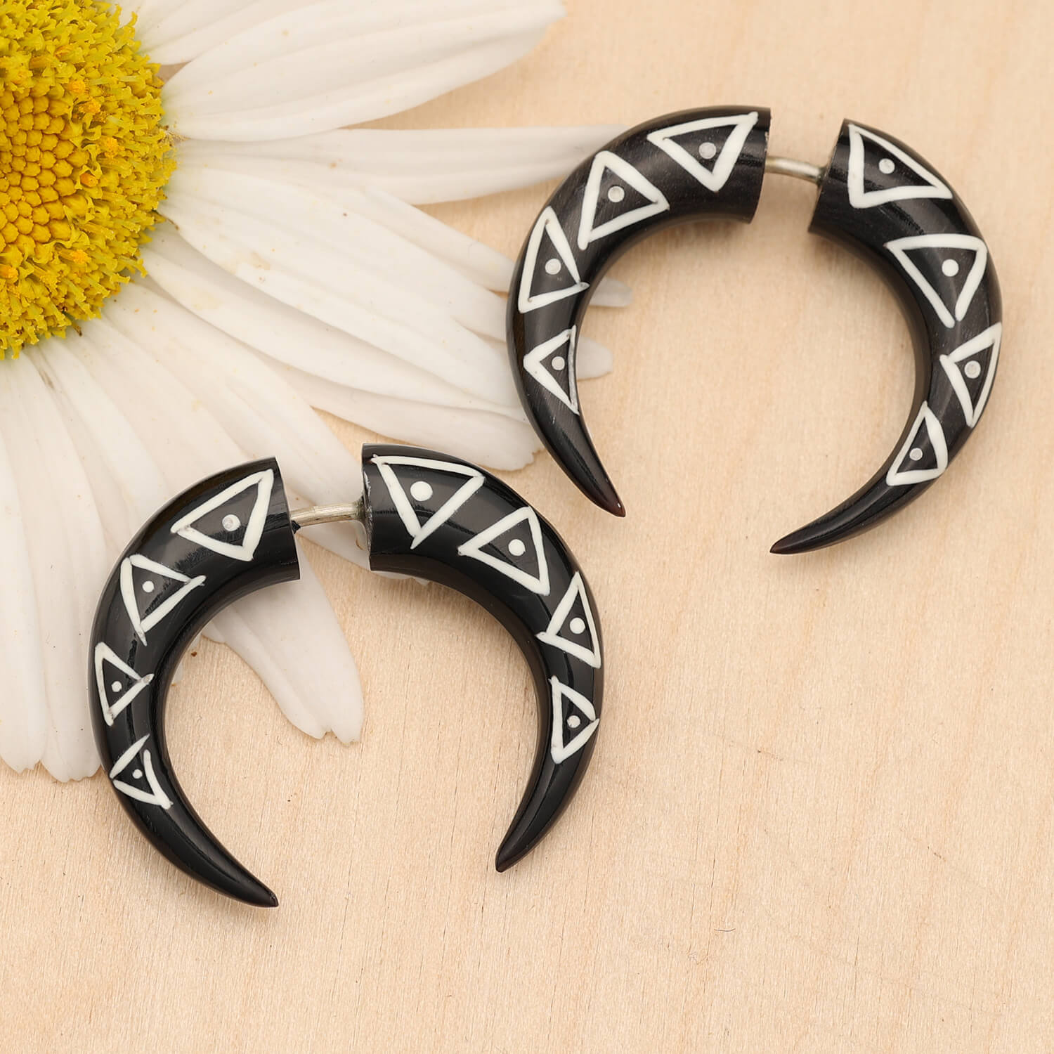 Fakepiercing Horn verziert Ohrschmuck (Paar)