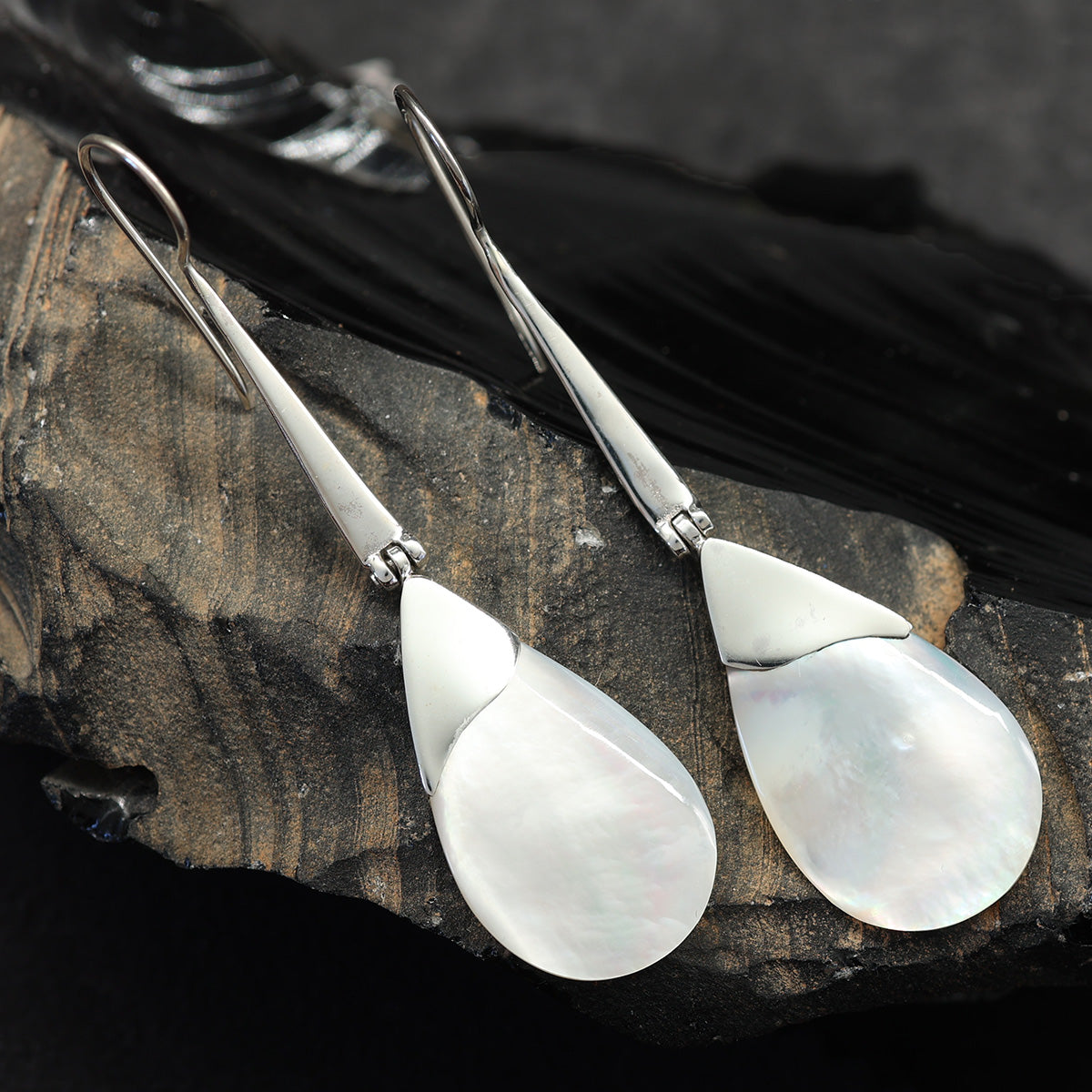 Long 925 silver drop earrings with mother-of-pearl pendant, simple