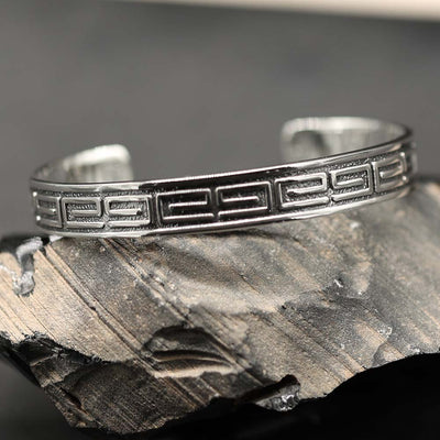 Arm jewelry