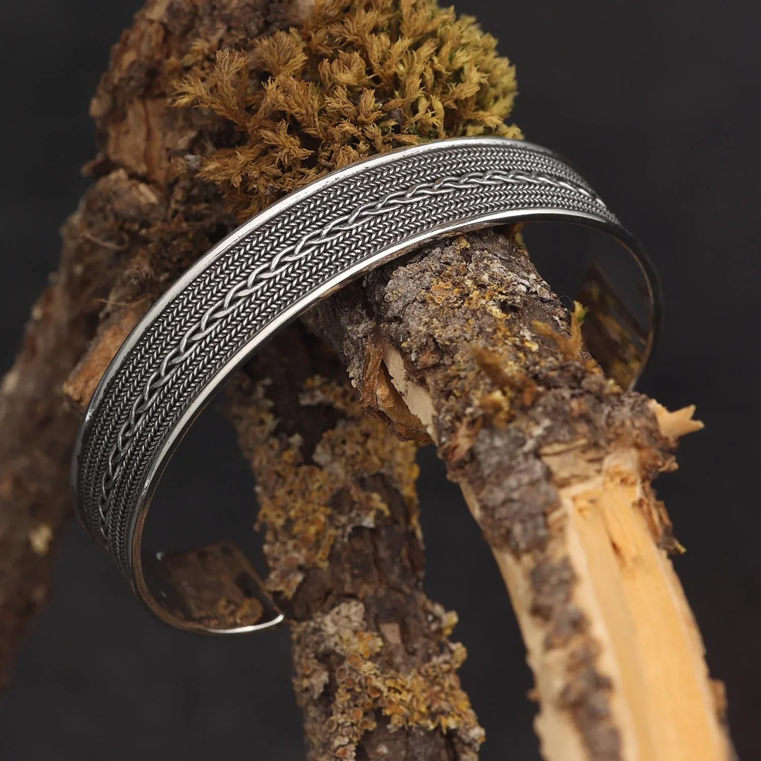 Armspange mit feinen Knoten veriert Sterlingsilber
