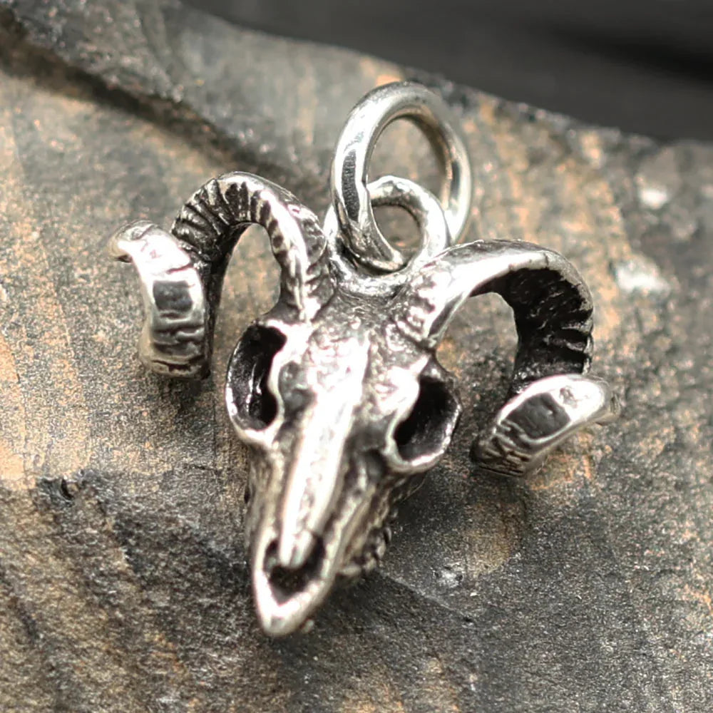 Widderkopf Schmuck Anhänger Silber Sternzeichen Wikinger Silberschmuck