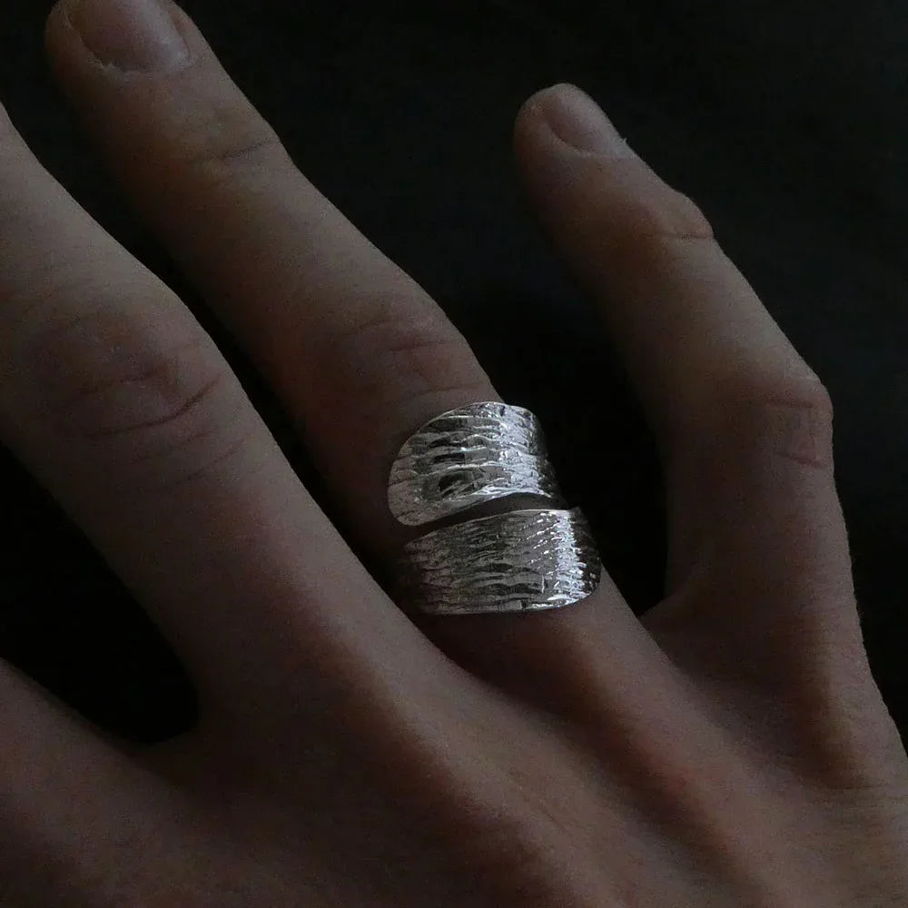 Design Ring an hand Damenring