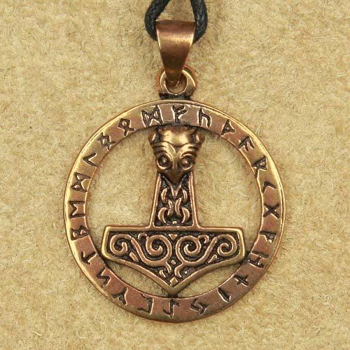 Thorshammer mit Runen verziert Bronze Schmuck